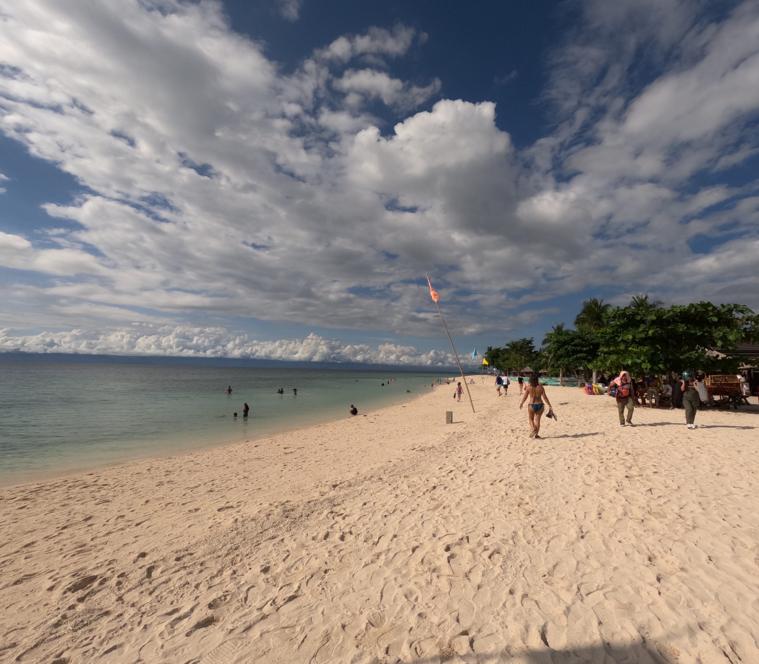 viajando por filipinas en playa paradisiaca